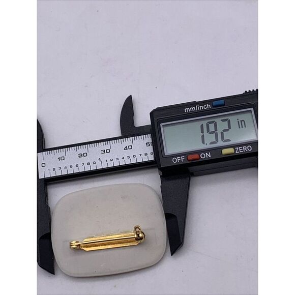 Vtg Currier & Ives Porcelain Ice Skating Brooch - Picture 5 of 6